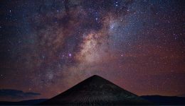 吞噬星空决战原始星剧场版海报，宇宙战场上罗峰与强敌对峙，爆炸光效震撼